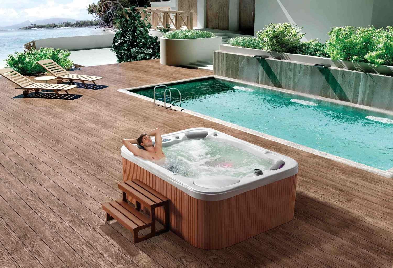 Luna Outdoor Hot Tub