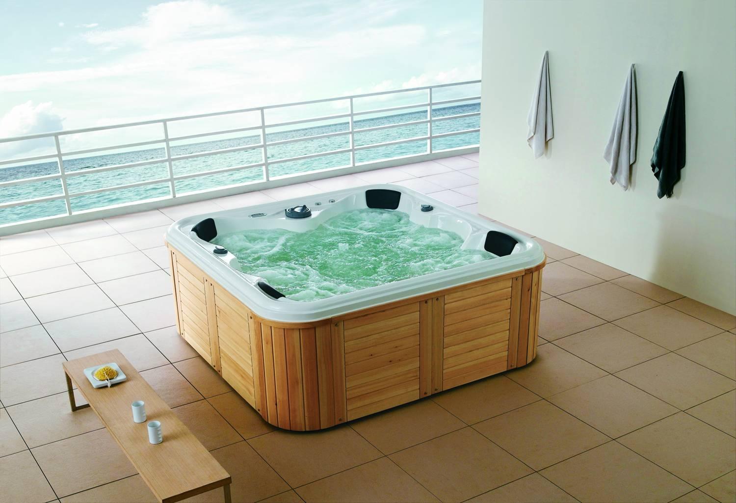 Aquamarine Outdoor Hot Tub