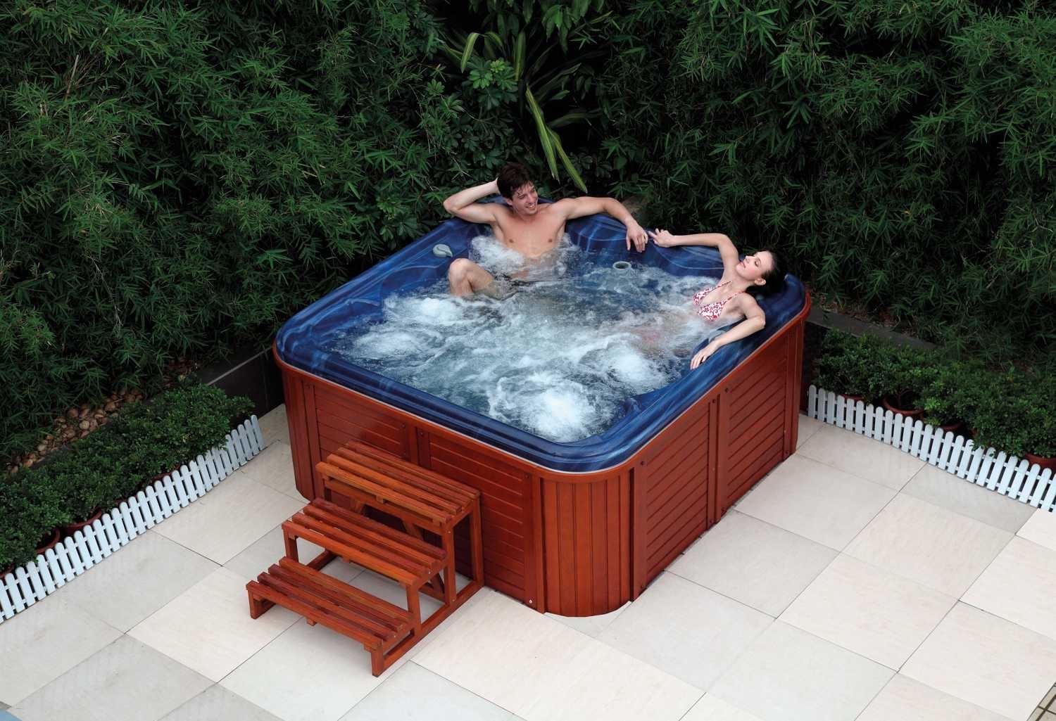 Aquamarine Outdoor Hot Tub