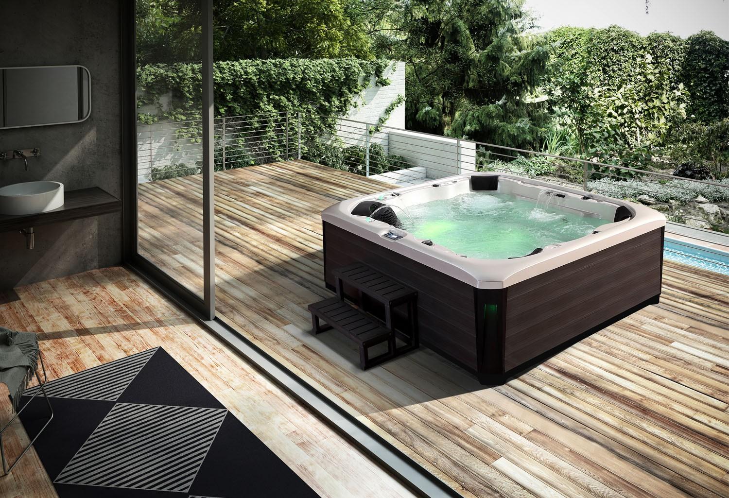 Solstice Outdoor Hot Tub