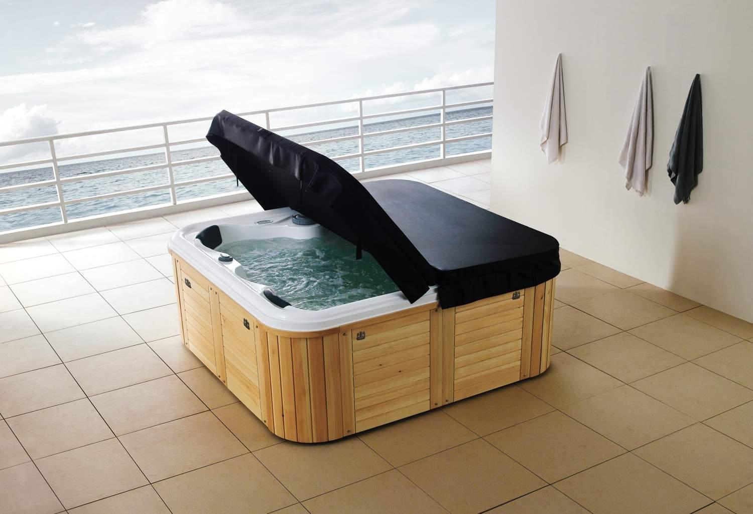 Aquamarine Outdoor Hot Tub