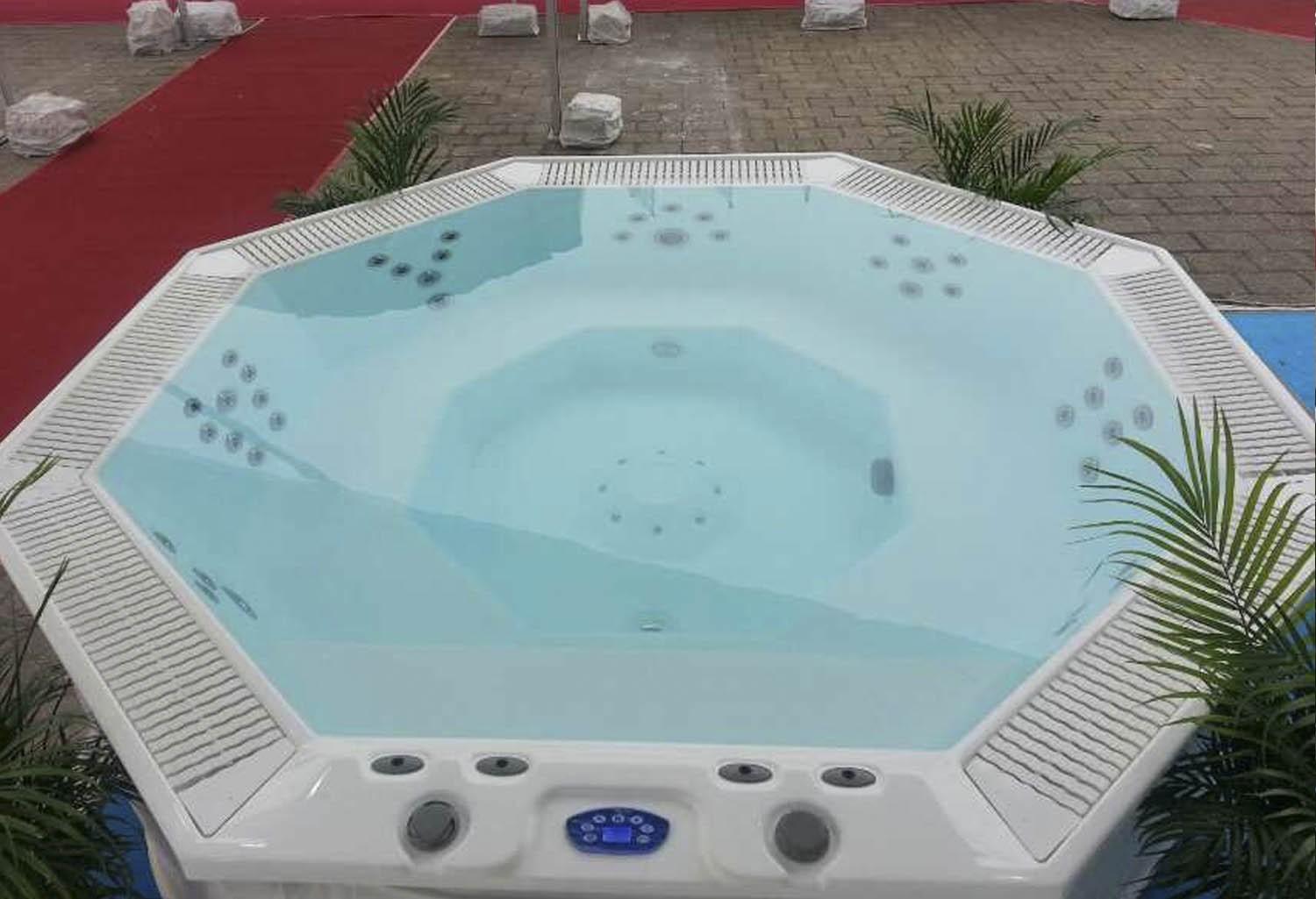 | AR-005 Large Outdoor Hot Tub