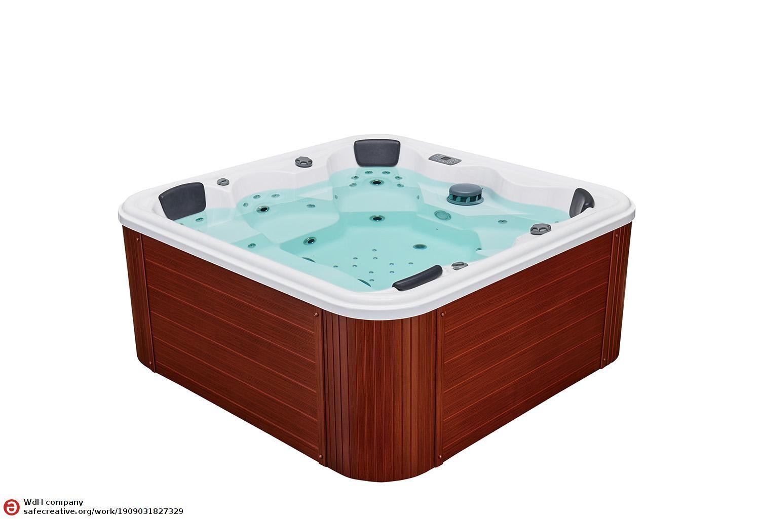 Aquamarine Outdoor Hot Tub