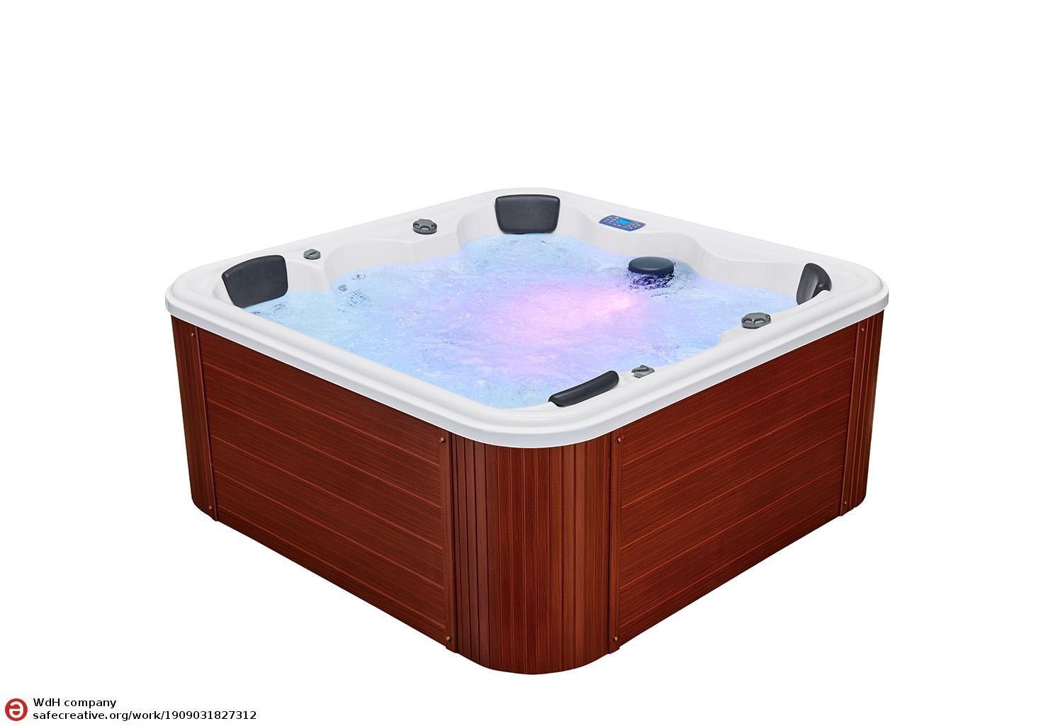 Aquamarine Outdoor Hot Tub