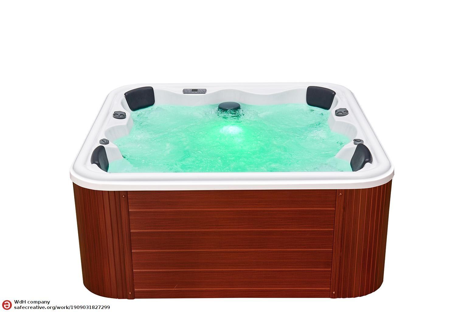 Aquamarine Outdoor Hot Tub