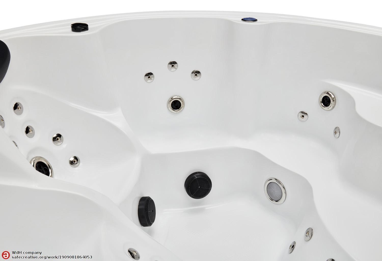 Eden Outdoor Hot Tub