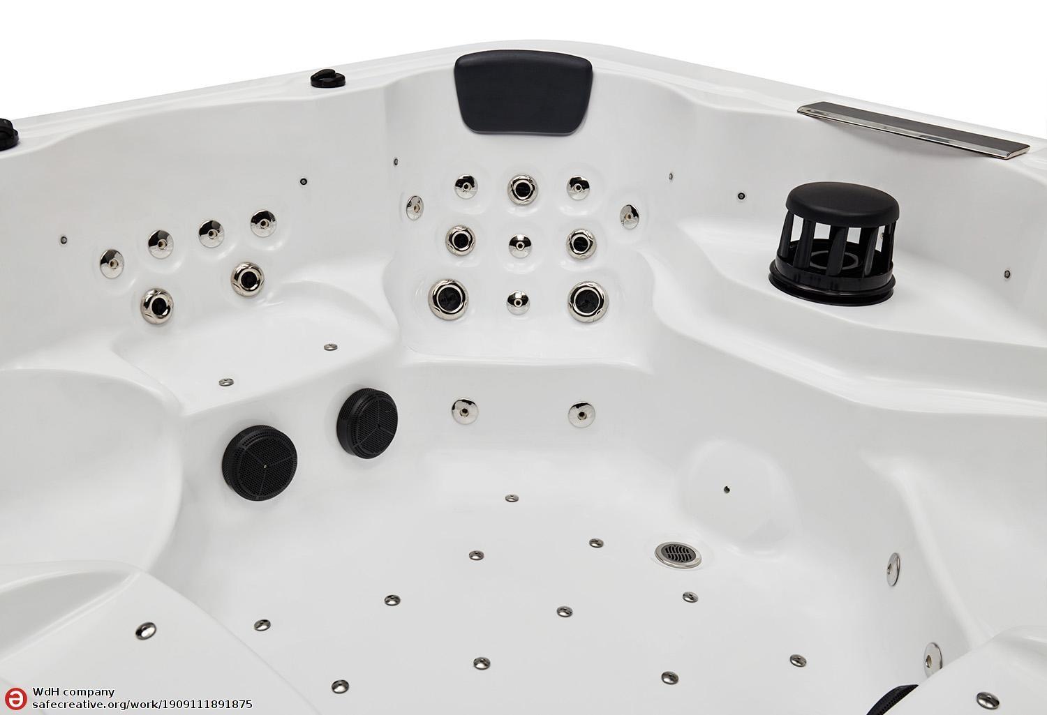 Luminary Outdoor Hot Tub