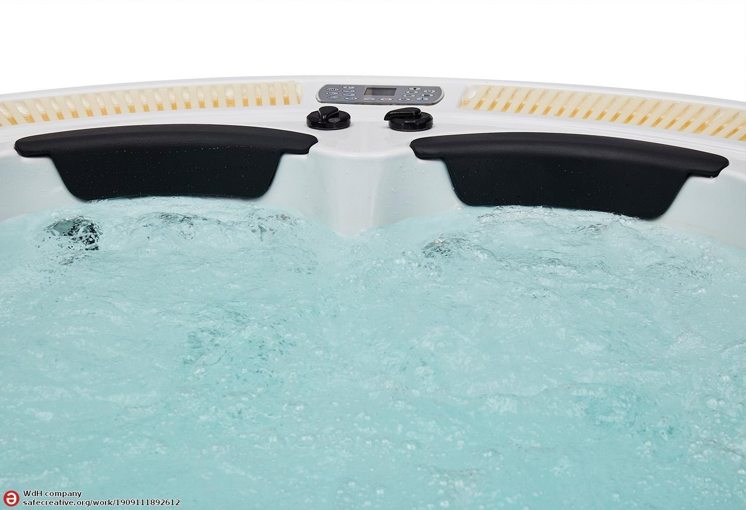 Lagoon Outdoor Hot Tub