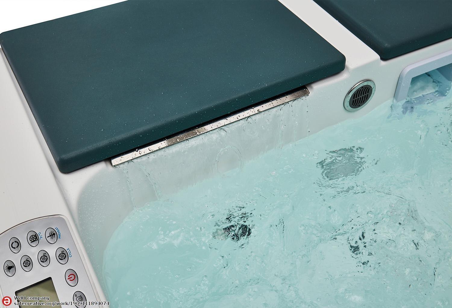 Crystal Plus Outdoor Hot Tub