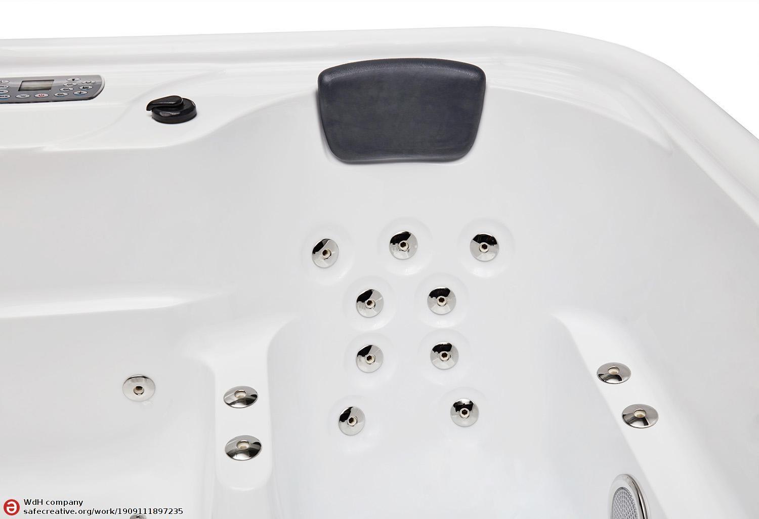 Euphoria Outdoor Hot Tub