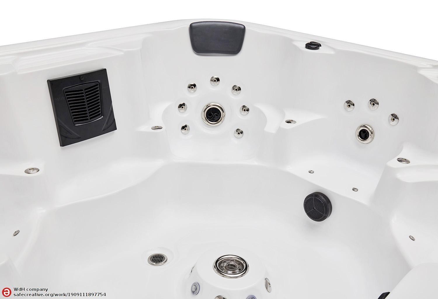 Melody Outdoor Hot Tub