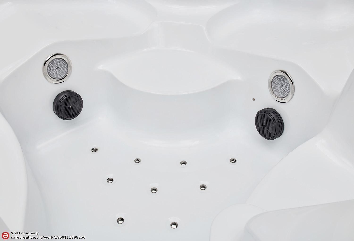 Nectar Outdoor Hot Tub