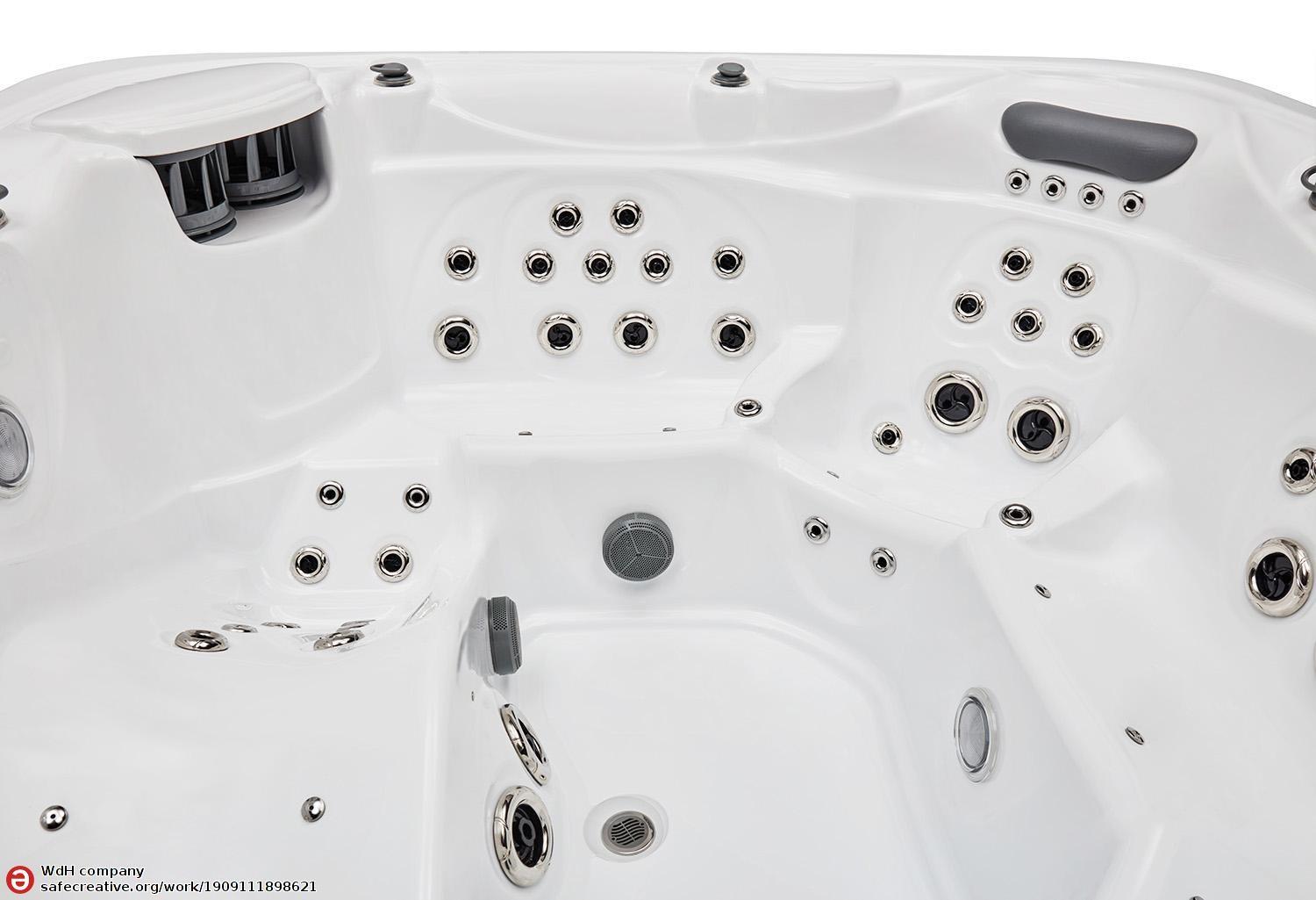 Mirabelle Outdoor Hot Tub