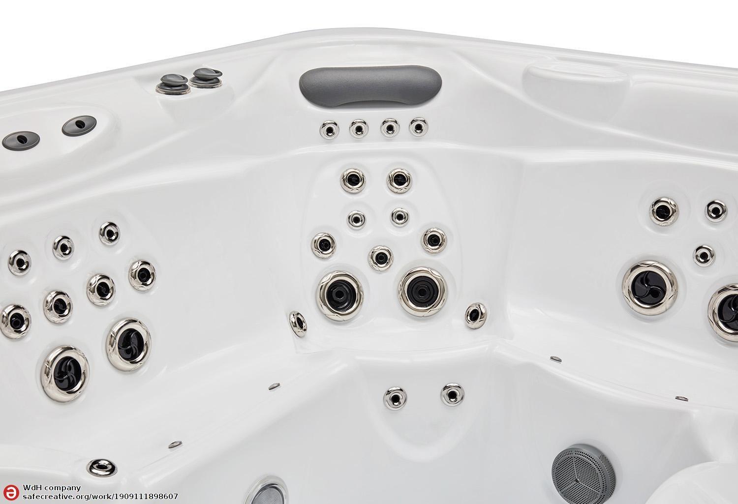 Mirabelle Outdoor Hot Tub