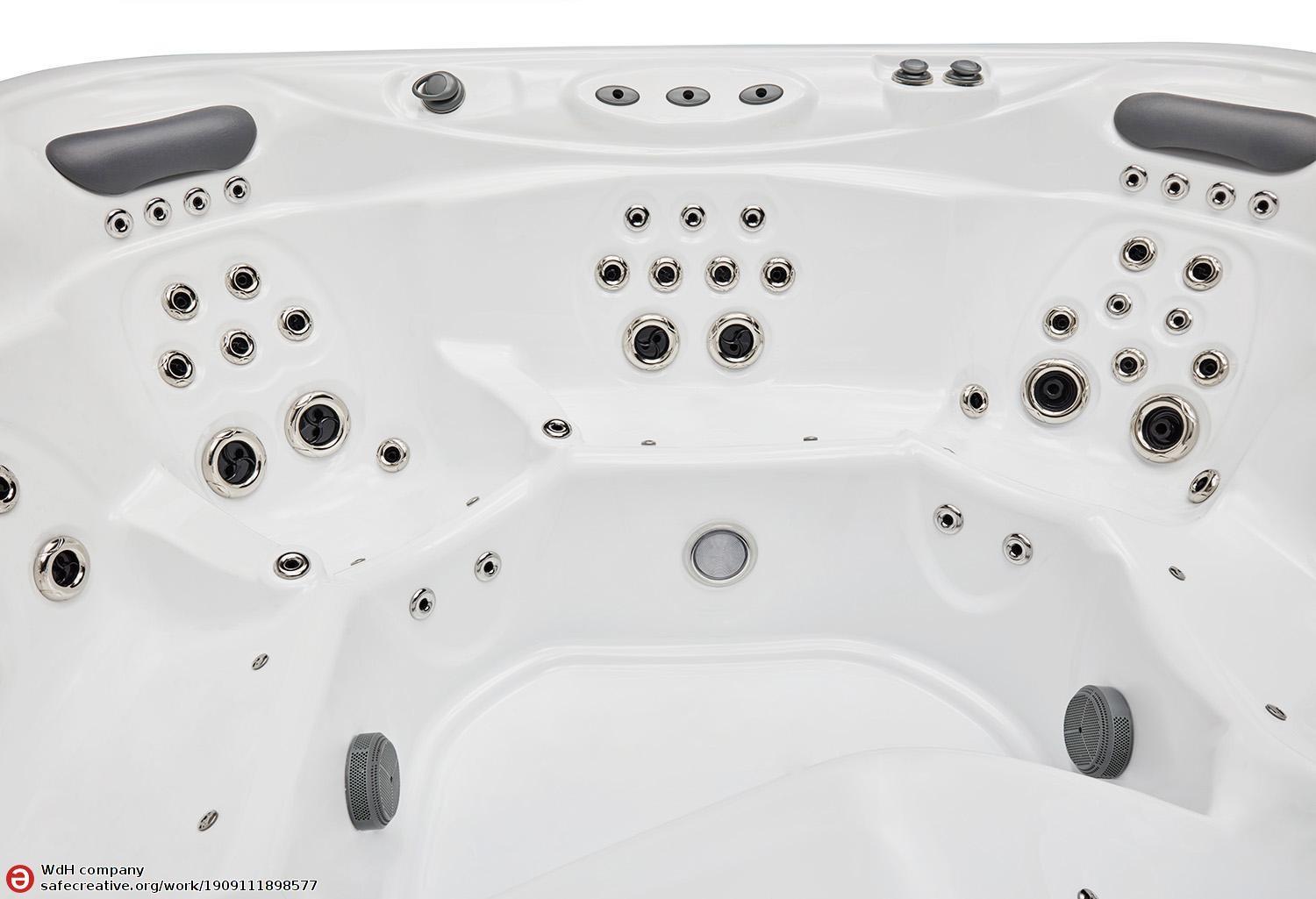 Mirabelle Outdoor Hot Tub