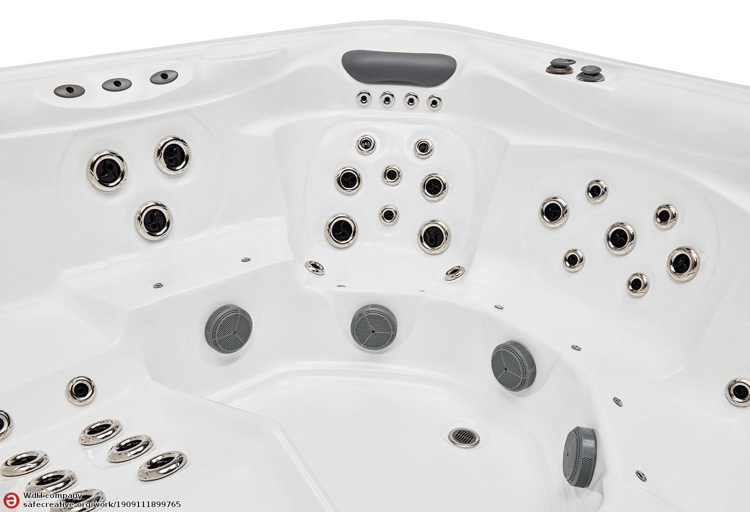 Nova Outdoor Hot Tub