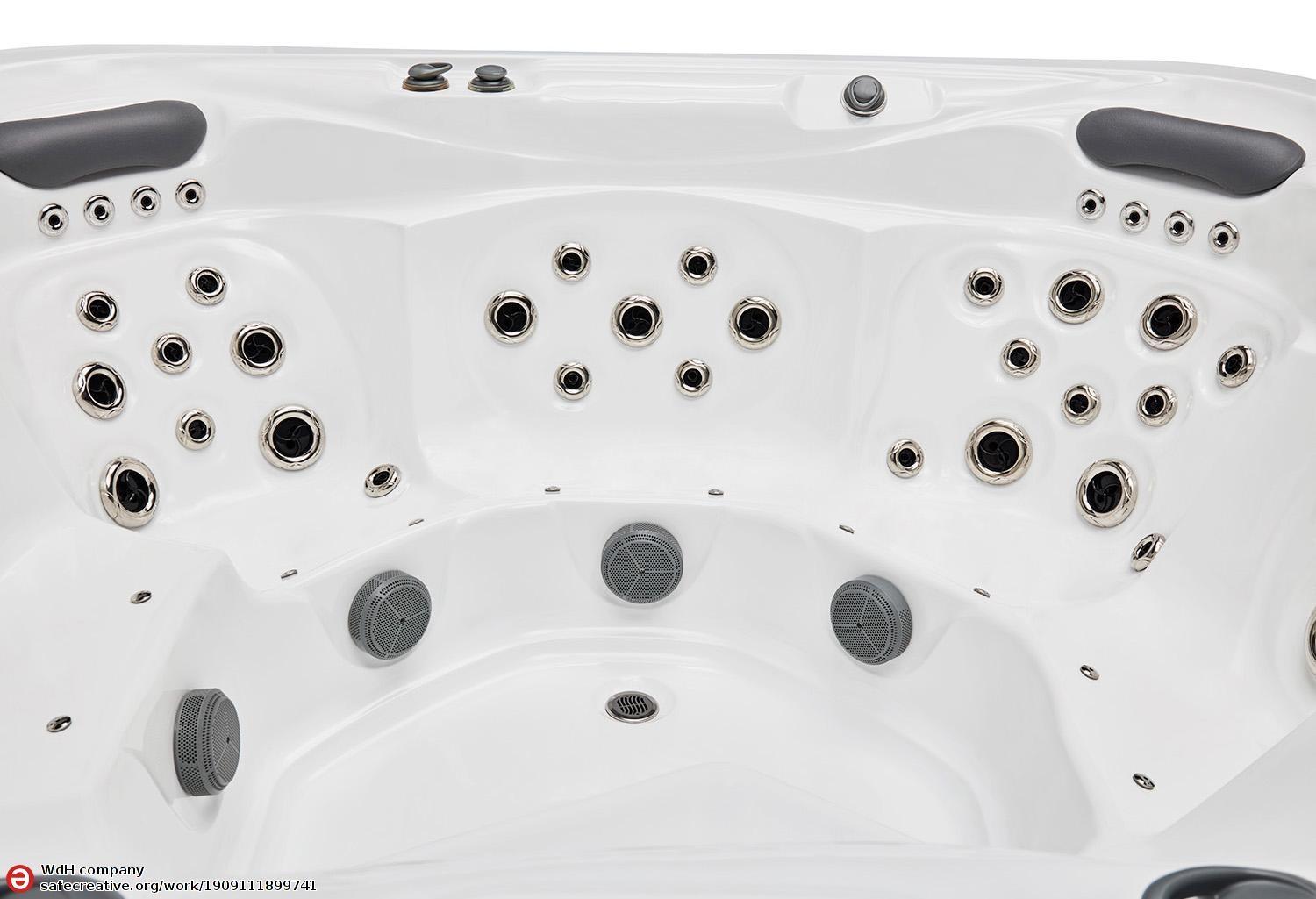 Nova Outdoor Hot Tub