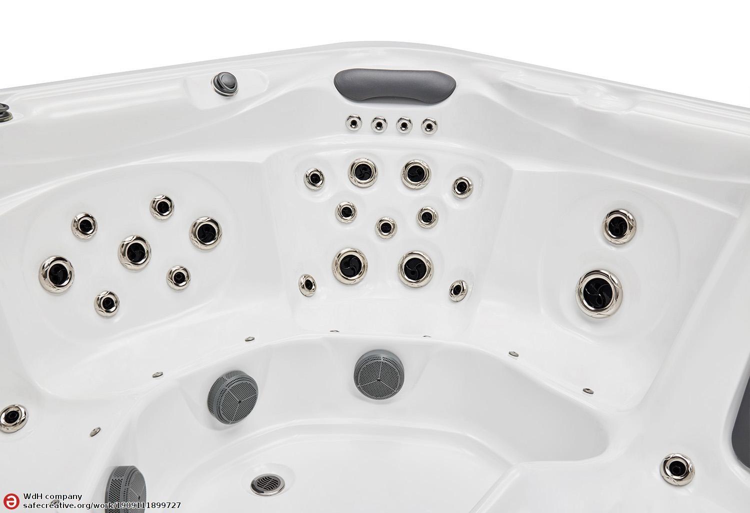 Nova Outdoor Hot Tub