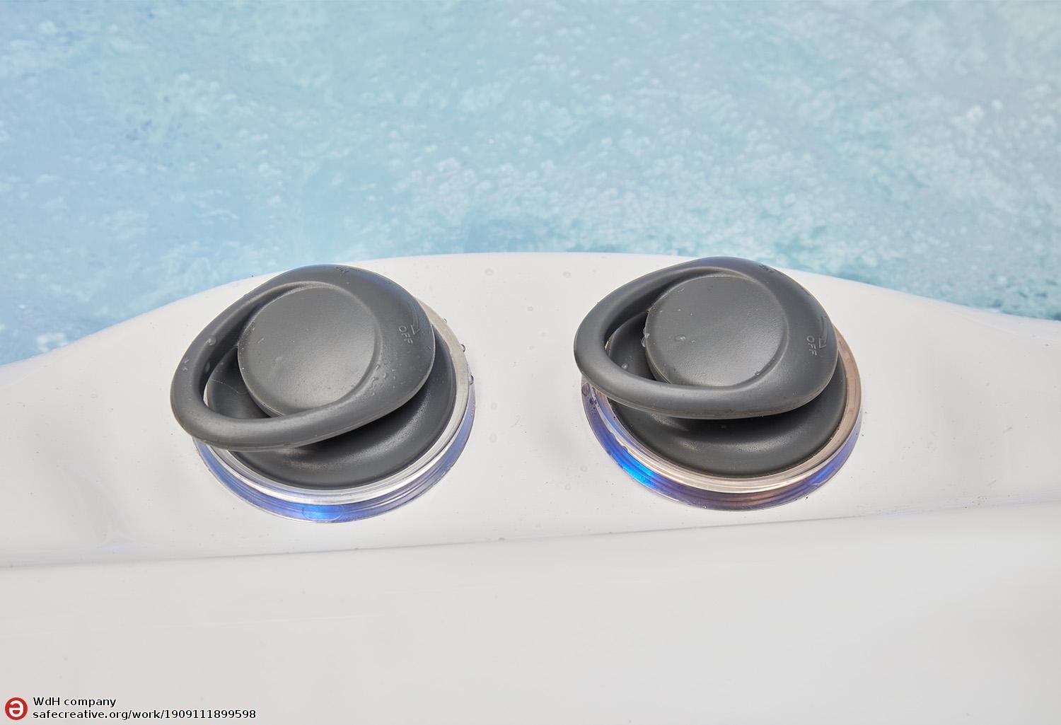 Nova Outdoor Hot Tub