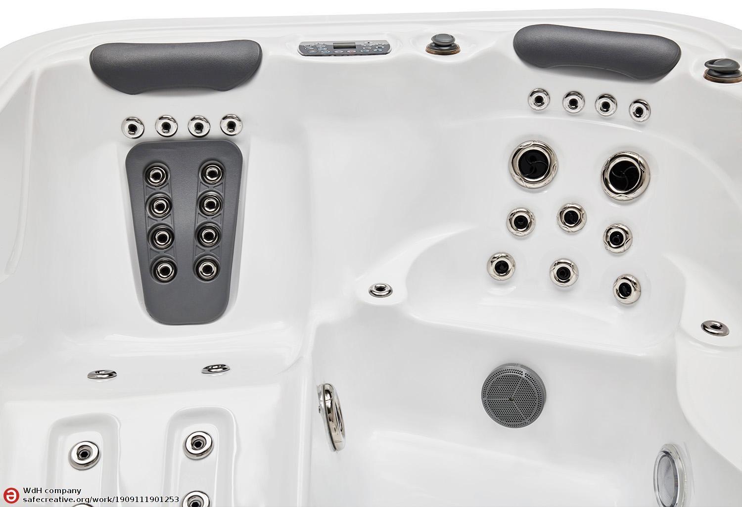 Luna Outdoor Hot Tub