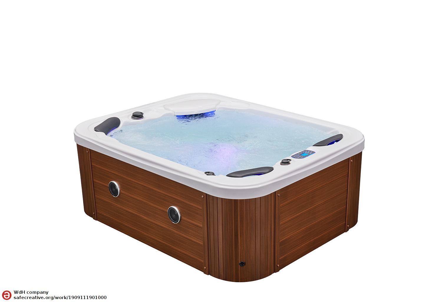 Luna Outdoor Hot Tub